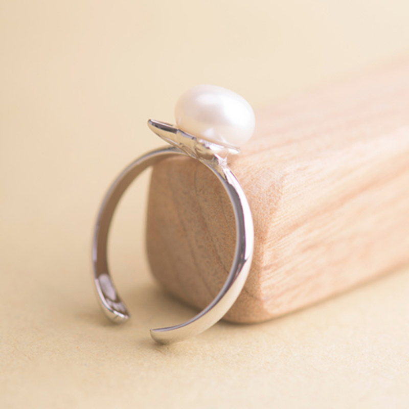 Sterling Silver Ring with Cat-Shaped Pearl