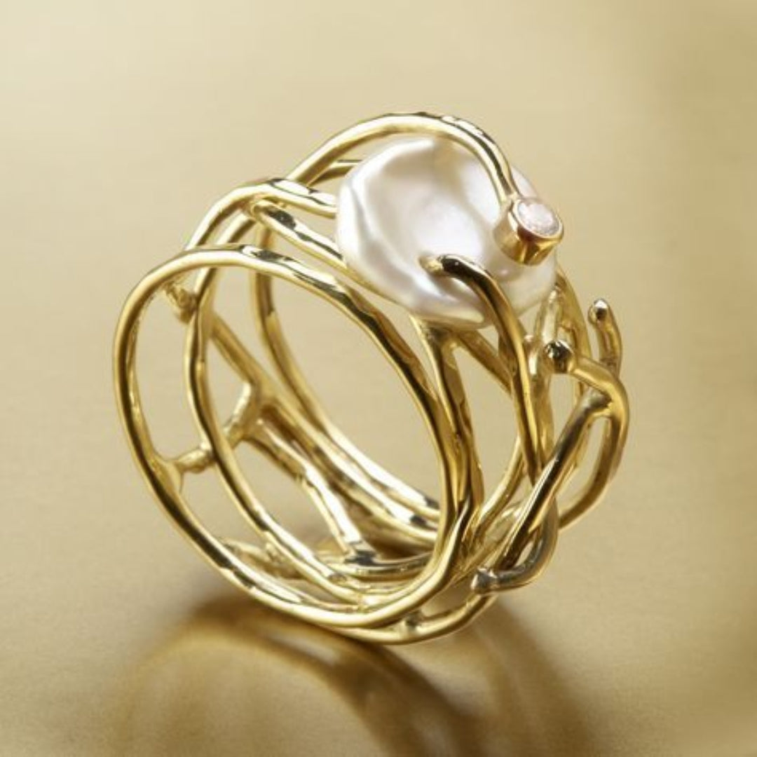 Retro Pearl Ring in Gold