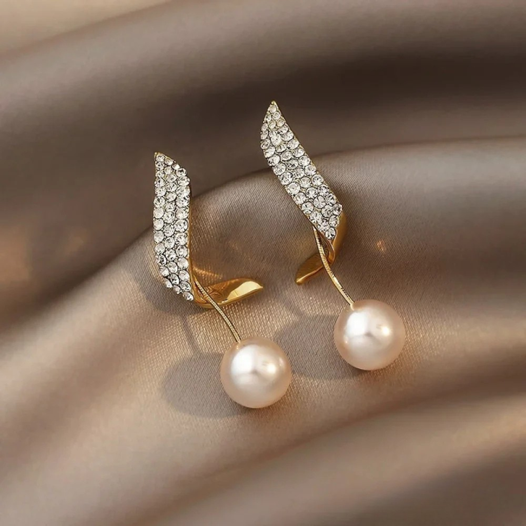 Chic gold pearl drop earrings