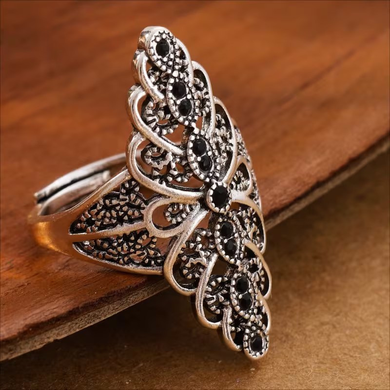 Adjustable Ring with Flower Pattern – Royal Style