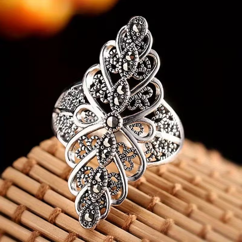 Adjustable Ring with Flower Pattern – Royal Style