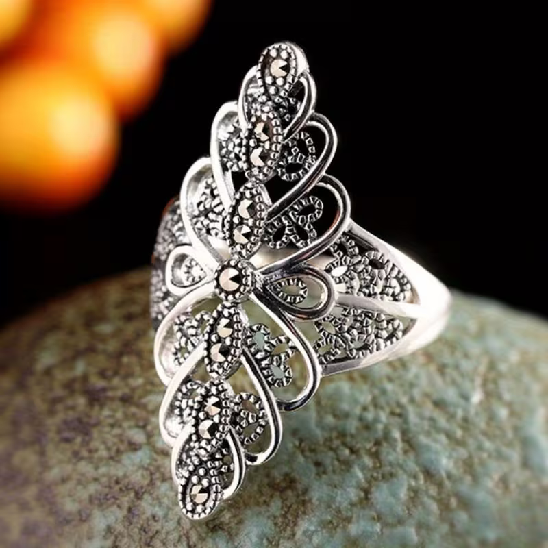 Adjustable Ring with Flower Pattern – Royal Style