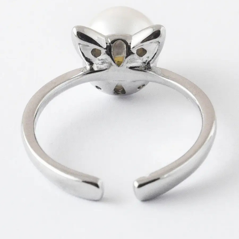 Sterling Silver Ring with Cat-Shaped Pearl