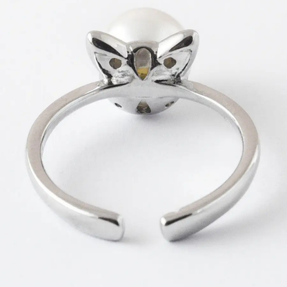 Sterling Silver Ring with Cat-Shaped Pearl