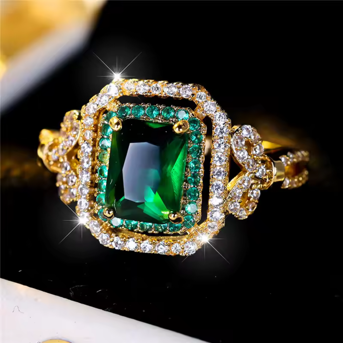 Elegant Gold Emerald Ring