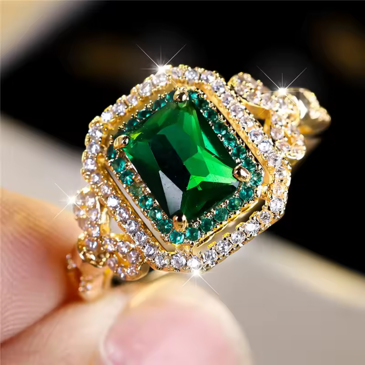 Elegant Gold Emerald Ring