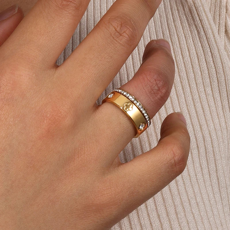 Brilliant Clover Ring & Crystal