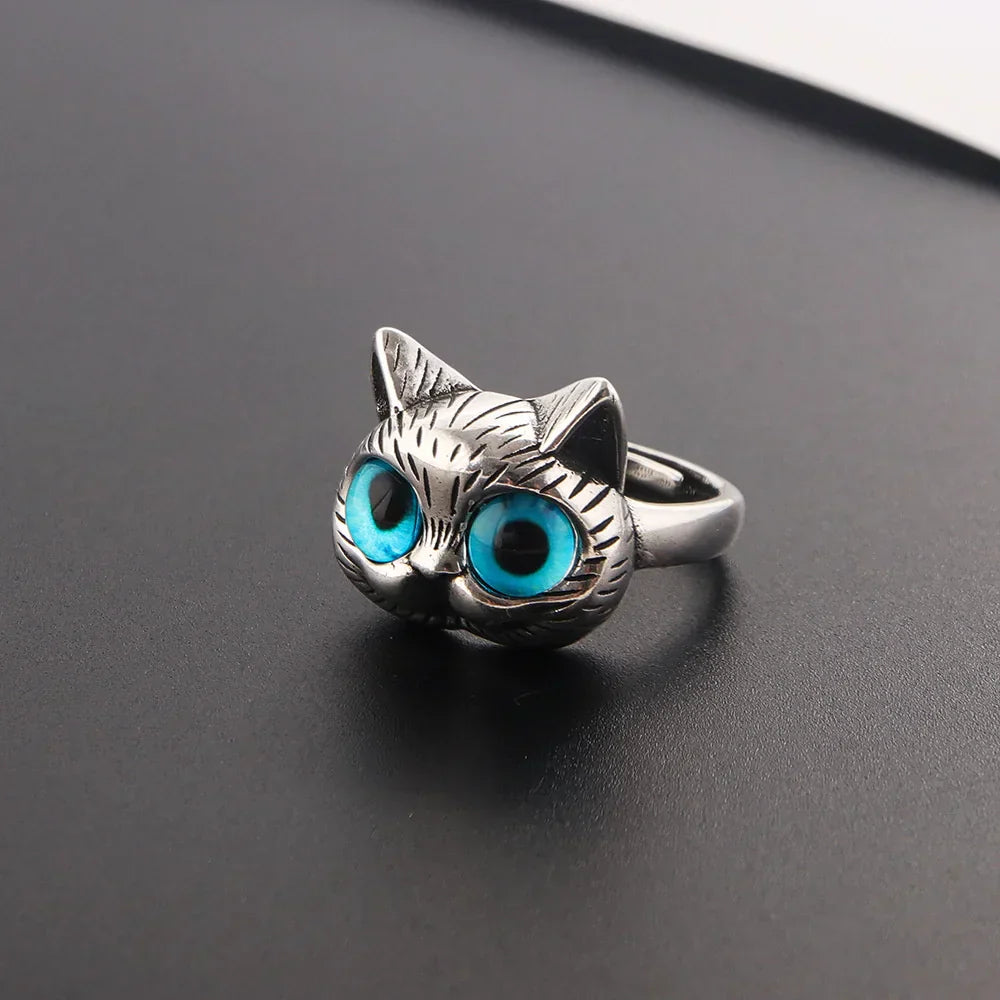 Ring with Cat and Blue Eyes – Playful Vintage Silver Ring for Cat Lovers
