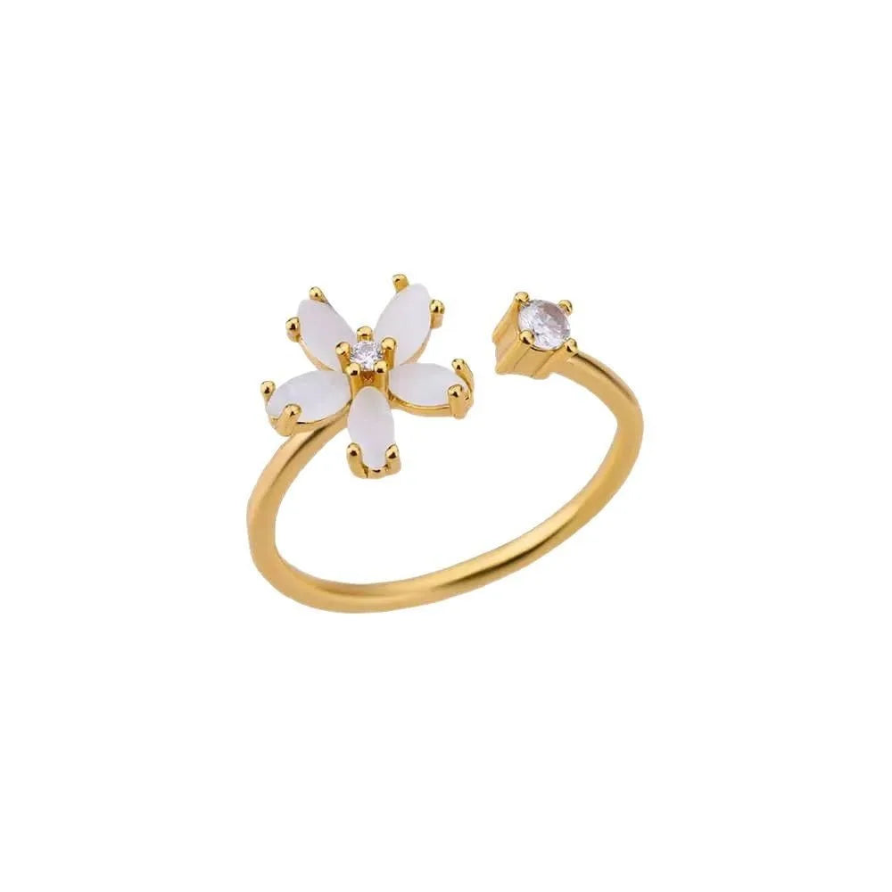 Romantic Five-Petal Flower Ring in Gold-Plated Zircon