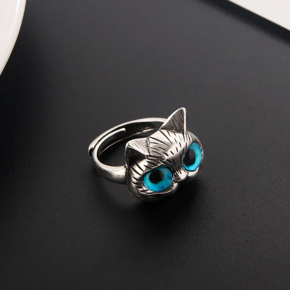 Ring with Cat and Blue Eyes – Playful Vintage Silver Ring for Cat Lovers