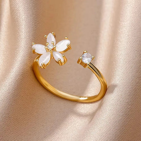 Romantic Five-Petal Flower Ring in Gold-Plated Zircon