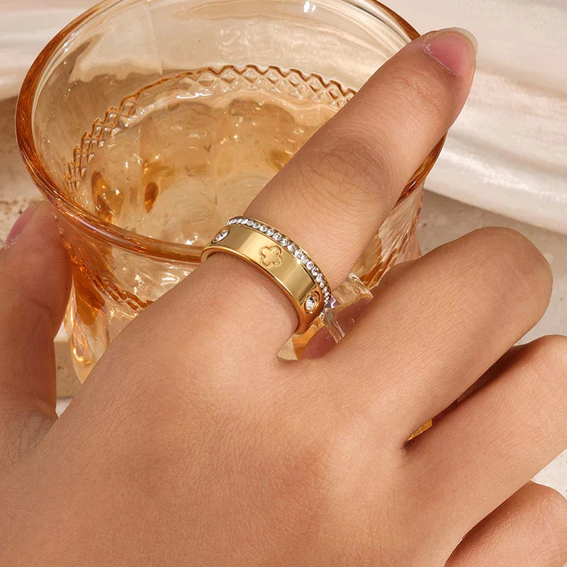 Brilliant Clover Ring & Crystal