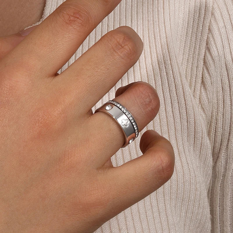 Brilliant Clover Ring & Crystal