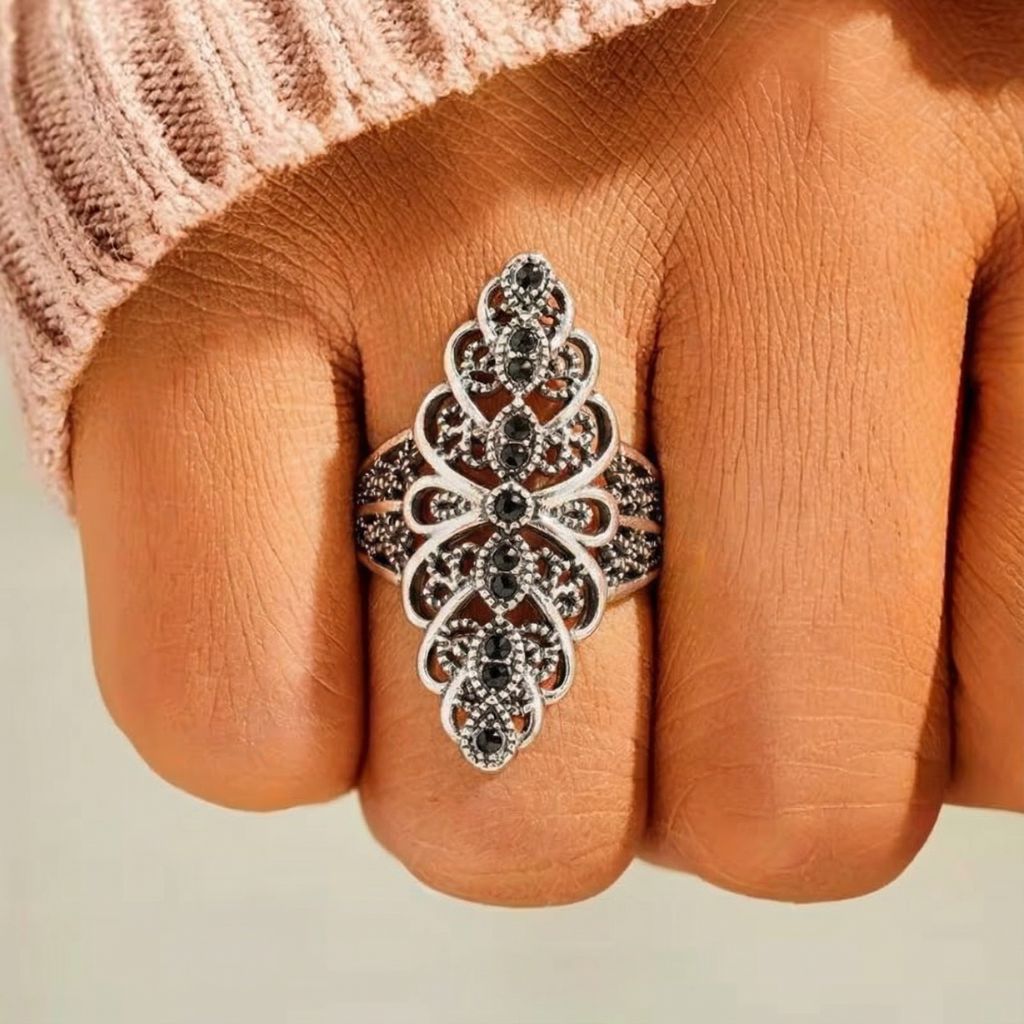 Adjustable Ring with Flower Pattern – Royal Style