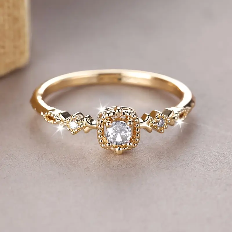 Vintage Ring in Shiny Gold Crystal