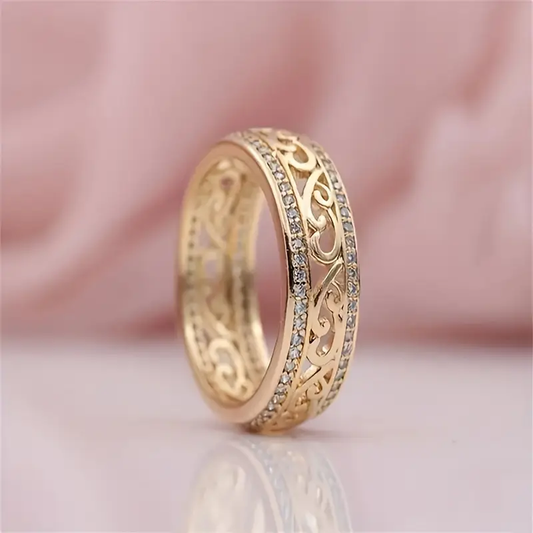 Gold filigree ring with crystal edges