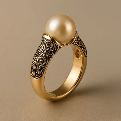 Gold ring adorned with vintage pearls